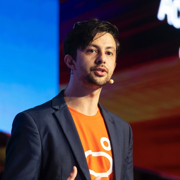 Navigating AI’s role to shape the future of customer service and experience orchestration